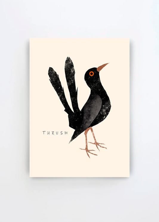 Elegant Black Thrush plakat af Josephin Hermsdorf med en stiliseret sort drossel, orange øje og brune detaljer på en varm beige baggrund.